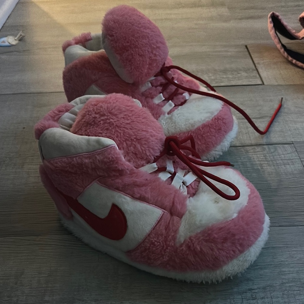 Nike Kids Pink and Red Plush Sneakers